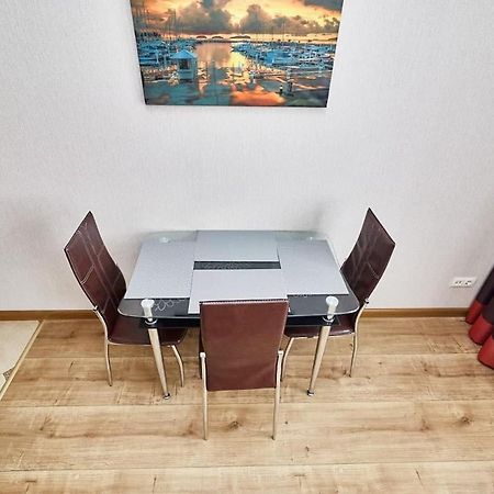 Ultracentral Spacious Apartment Chisinau Luaran gambar