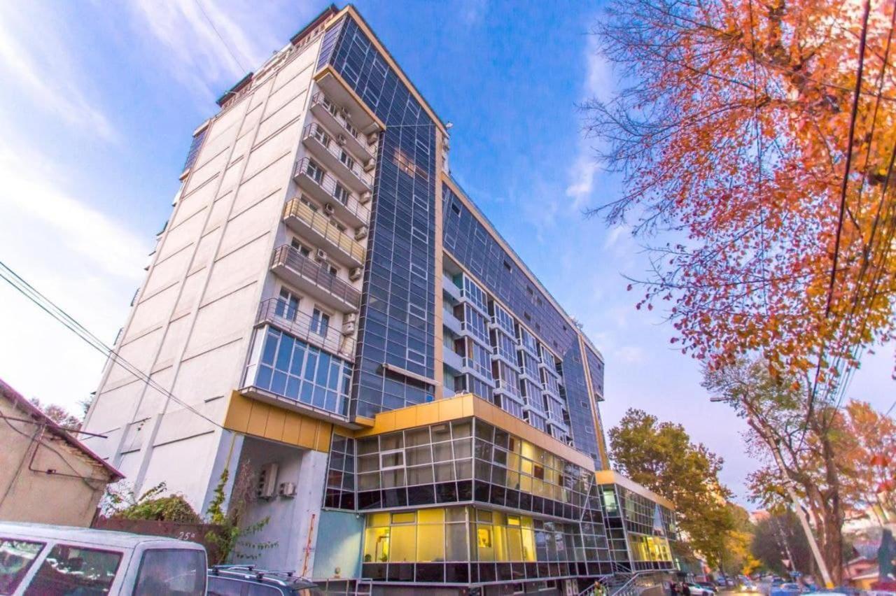 Ultracentral Spacious Apartment Chisinau Luaran gambar