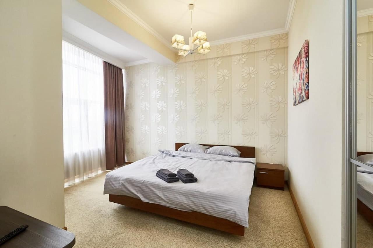 Ultracentral Spacious Apartment Chisinau Luaran gambar