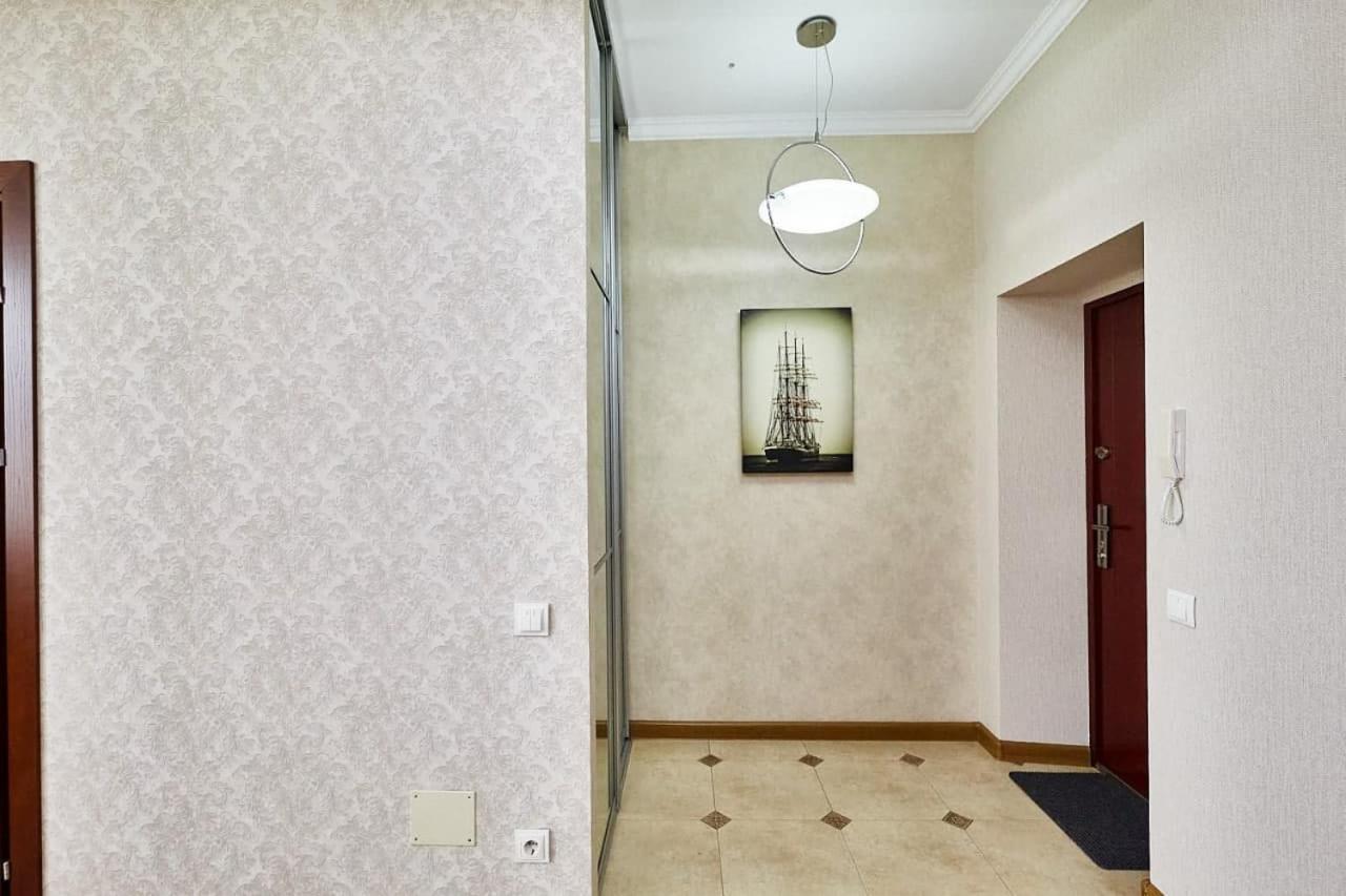 Ultracentral Spacious Apartment Chisinau Luaran gambar