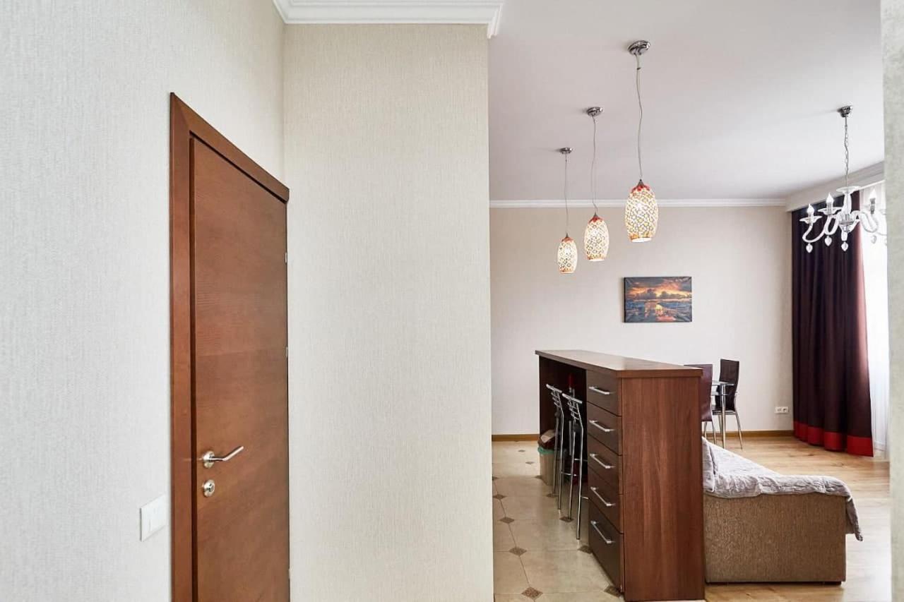 Ultracentral Spacious Apartment Chisinau Luaran gambar