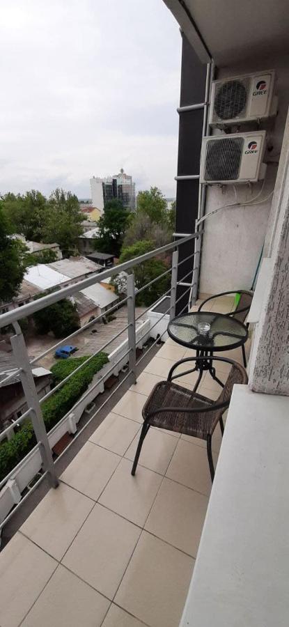 Ultracentral Spacious Apartment Chisinau Luaran gambar